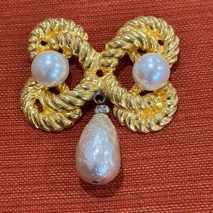 Vintage chanel style brooch